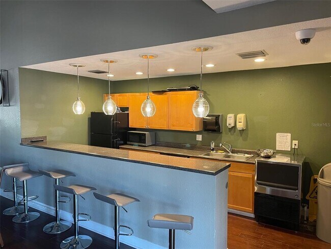 Building Photo - 3873 Pompano Dr SE
