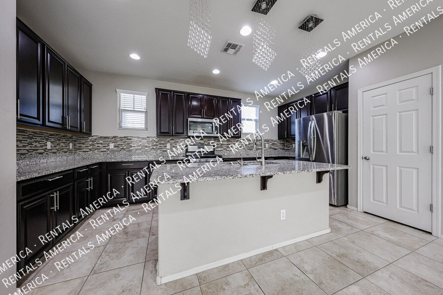 Building Photo - 270 N Scott Dr