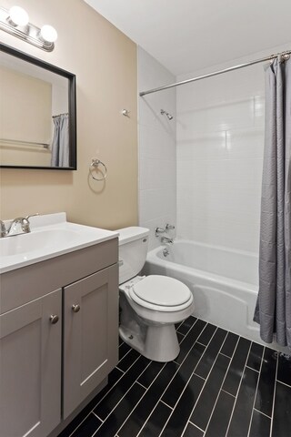 Building Photo - 5920 N Kenmore Ave