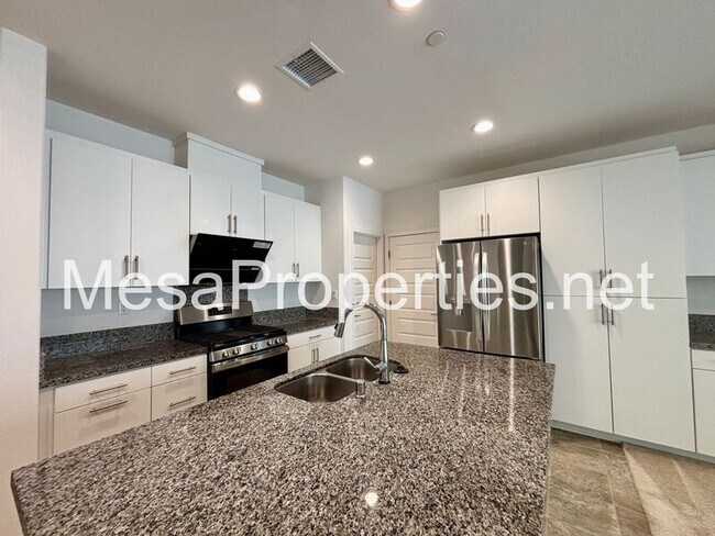 Building Photo - 7031 Aloe Ln