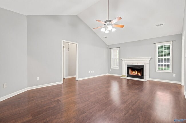 Building Photo - 2524 Clovis Rd SW