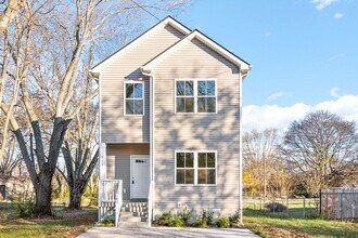 Building Photo - 5 Bedroom Home For Rent in St. Bethlehem Area!