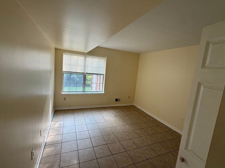 Building Photo - 23 Revelle St