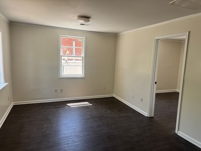 Building Photo - COZY 2/1 HOME MINUTES FROM DOWNTOWN COLUMBIA