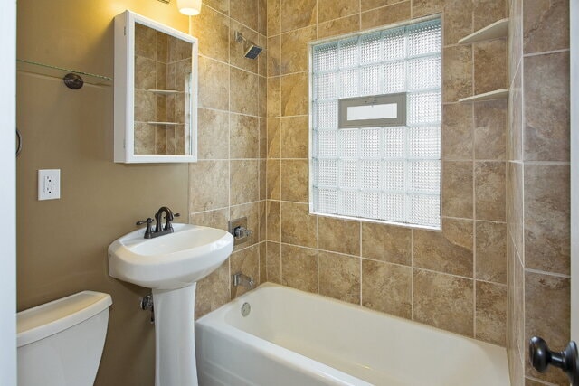 Building Photo - Charming 3-Bed Home in Southeast Minneapolis!