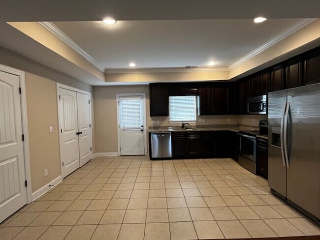 Building Photo - Move in Special, 1/2 off first months rent! Beautiful 2 Bedroom 2.5 Bathroom townhouse