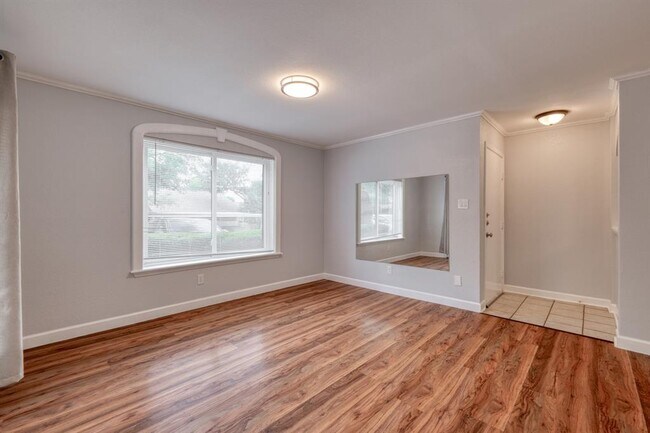 Building Photo - 8210 Bent Tree Rd