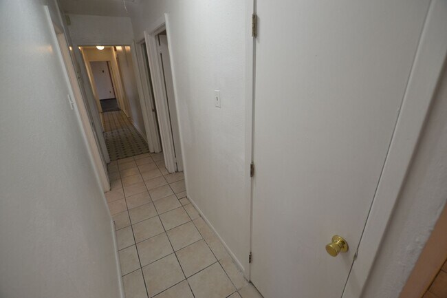 Building Photo - Housing Vouchers Accepted!!!  Location!  Newly updated, 4 bedroom, 2 bath home in historic Beechw...