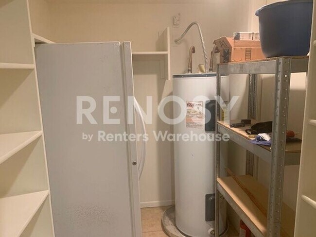 Building Photo - Ideal 2 BD/2 BA/2 CG Townhome with Community Pool Near Olive & 67th in Peoria!