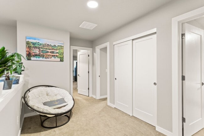 Building Photo - Available 4BR/4BATH Modern Home near Ash C...