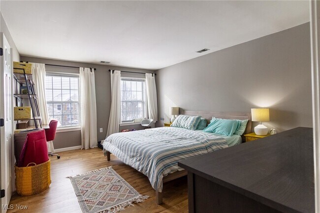 Building Photo - 889 Holborn Rd