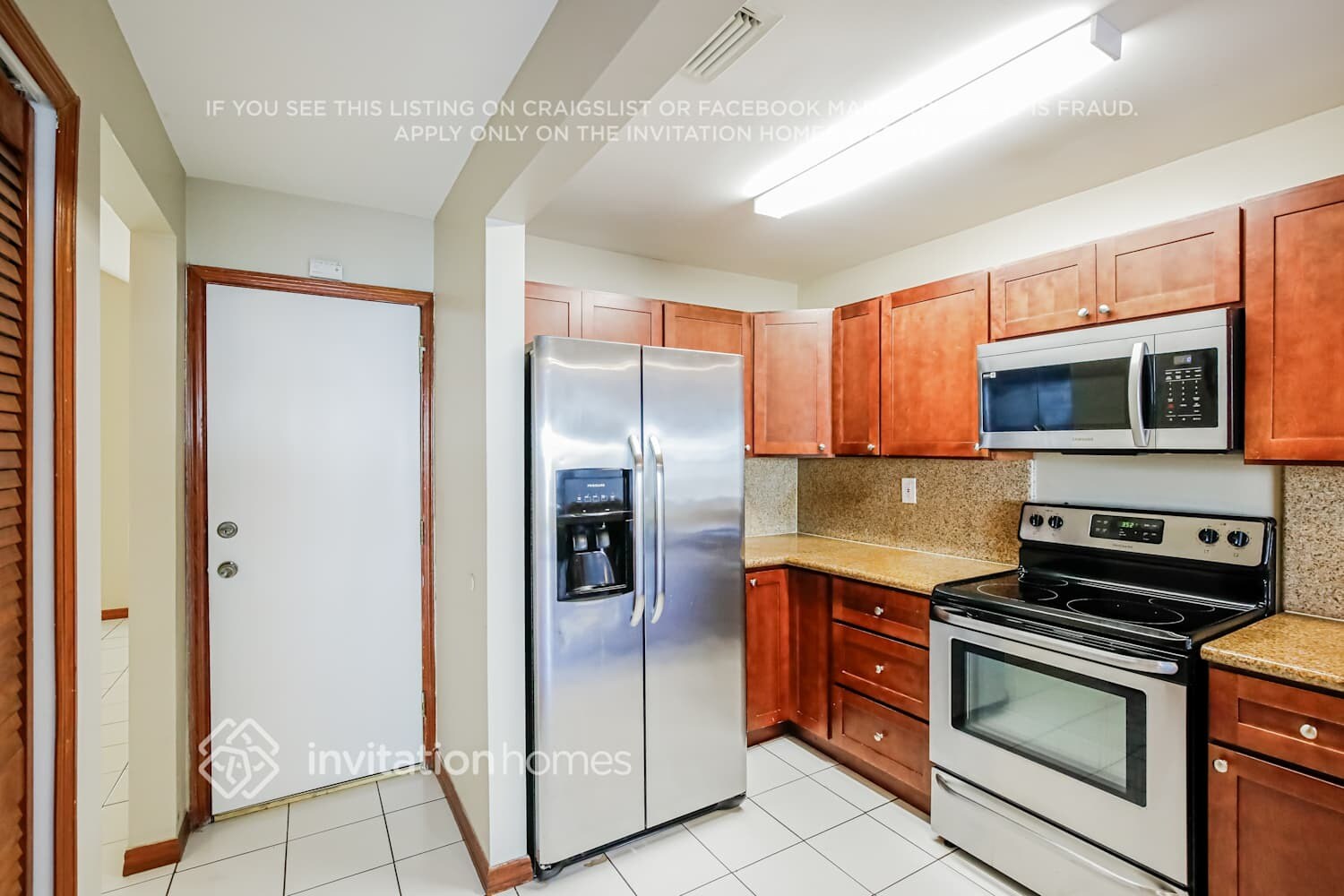 Building Photo - 15411 SW 144th Ave