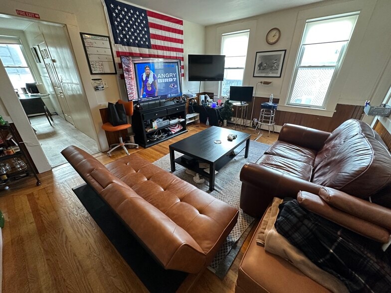 Building Photo - 53 W 7th St