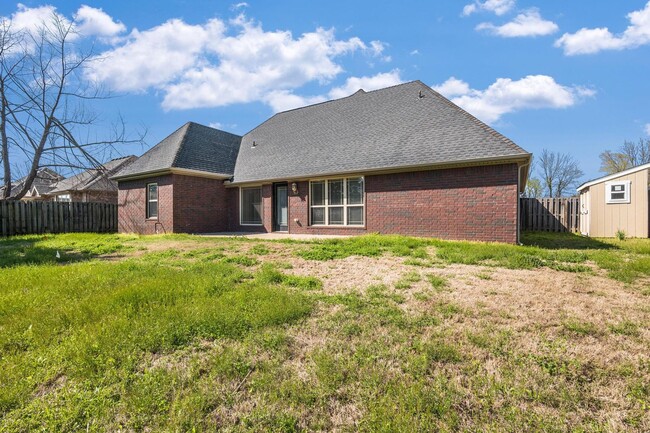 Building Photo - Charming 3-Bedroom Home for Rent in Fayett...