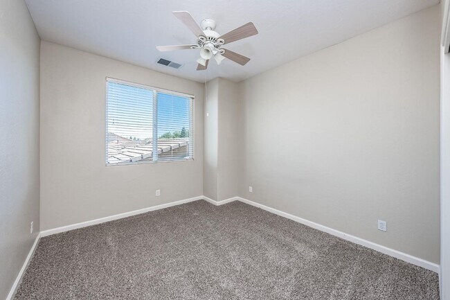 Building Photo - Beautifully Updated North Clovis 3/3