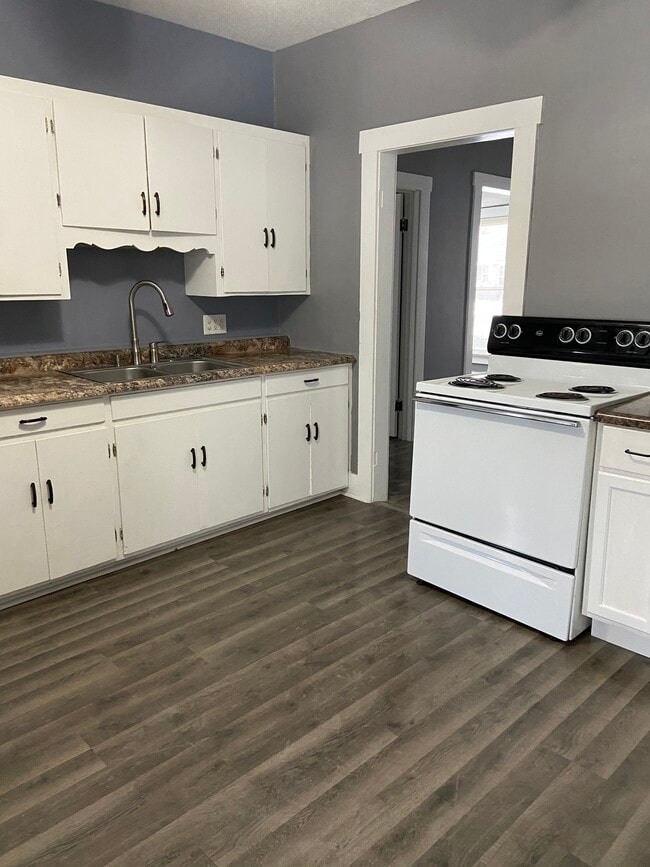 Building Photo - 631 Central Ave