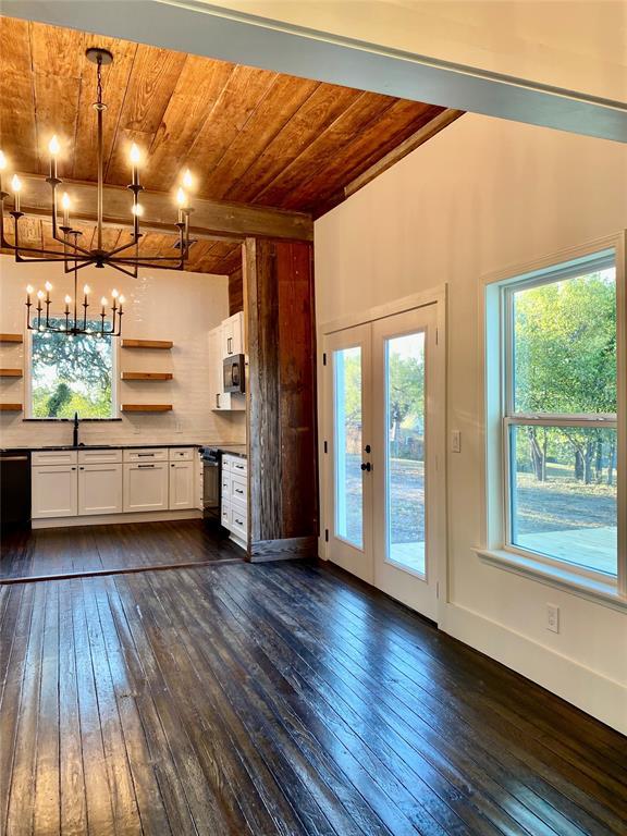 Building Photo - 305 Hall St