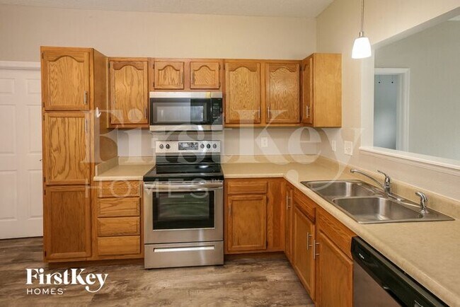 Building Photo - 15546 Outside Trail