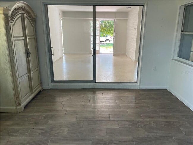 Building Photo - 3076 Grand View Ave