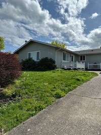 Building Photo - 3 Bedroom 2 bath house.