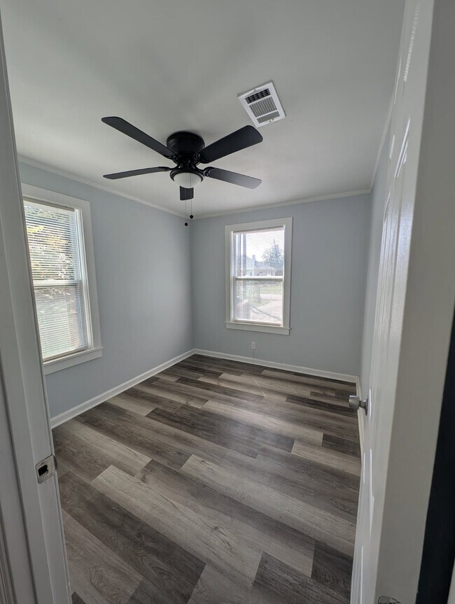 Building Photo - 1153 Auburn Dr