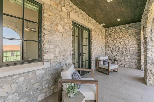 Building Photo - 8 Comillas Dr