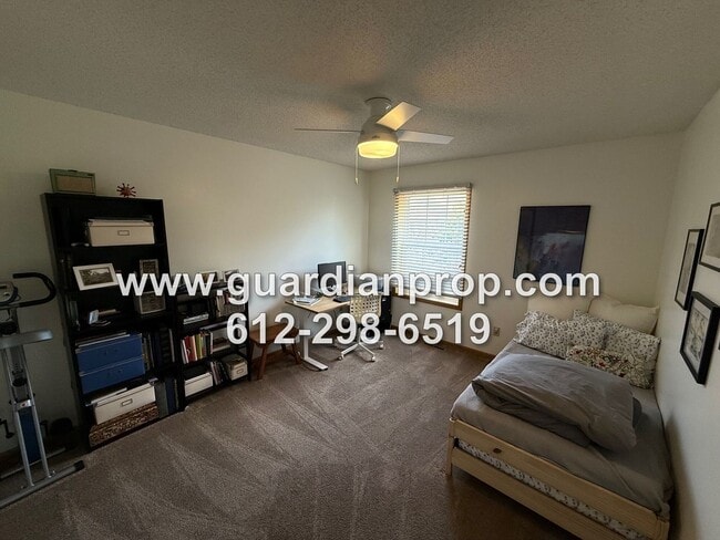 Building Photo - End Unit Townhouse for August, Vaulted Cei...