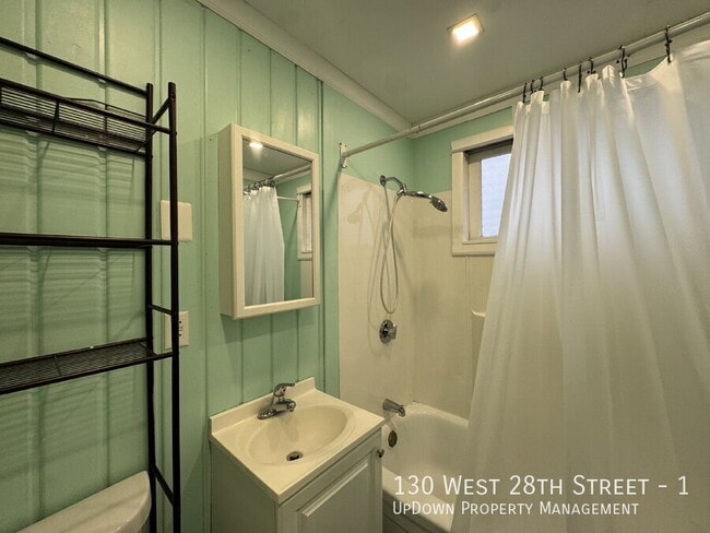 Building Photo - 130 W 28th St