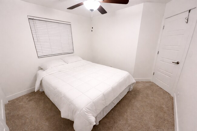 Building Photo - 4-Bed Stand Alone Home! 6+ Month Lease