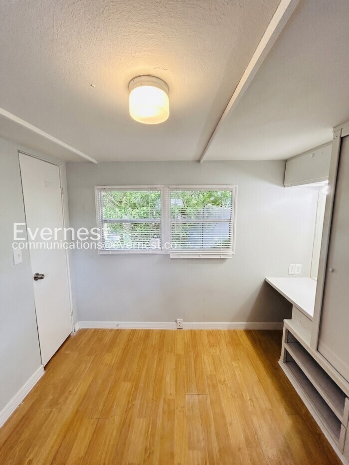 Building Photo - 2133 Melody Dr