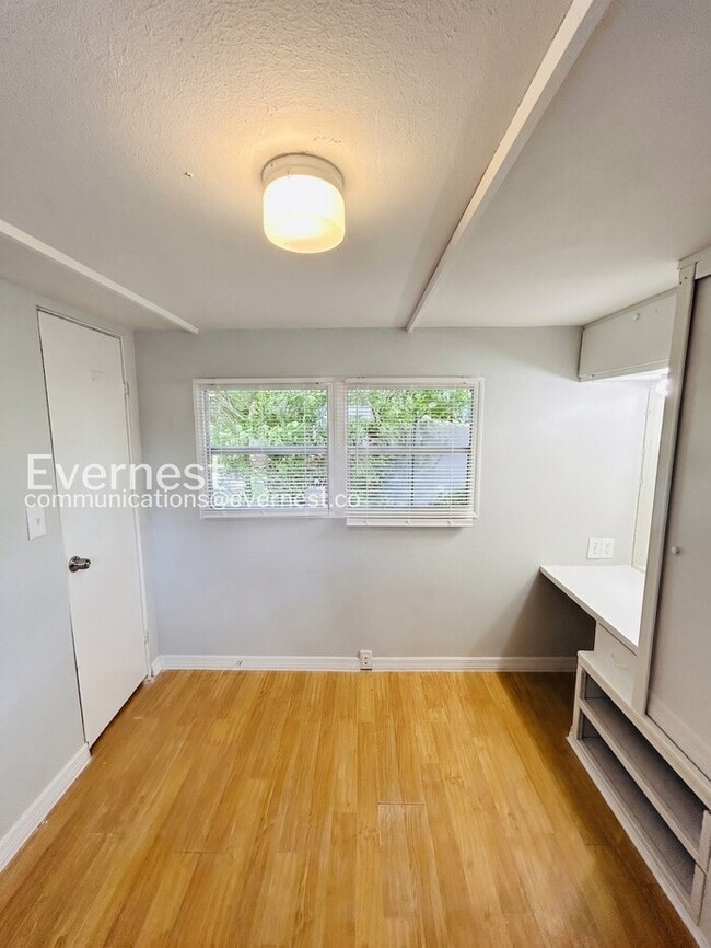 Building Photo - 2133 Melody Dr