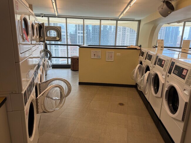 Building Photo - 300 N State St