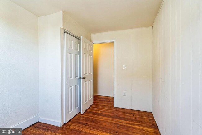 Building Photo - 1116 Maple St