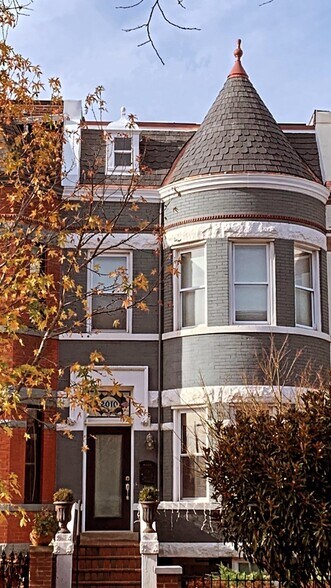 Building Photo - 2010 1st St NW