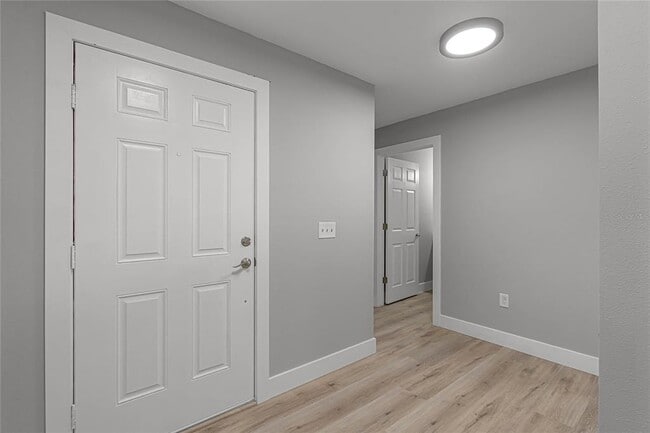 Building Photo - 13550 Laranja St