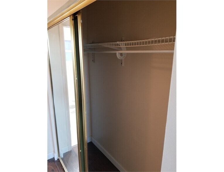 CLOSET #3 - 2900 NW 46th Ave