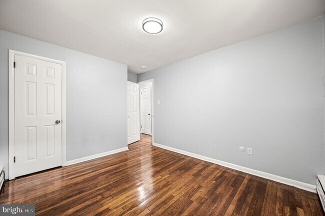 Building Photo - 25 Pennsbury Way E