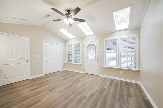 Building Photo - 433 Sunset Dr