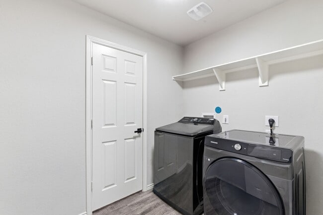 Building Photo - 8027 Dauntless Dr