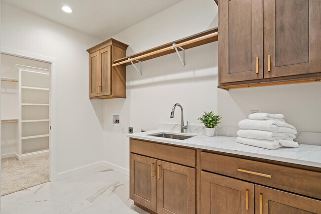 Building Photo - 2805 Easley Cabin Cir