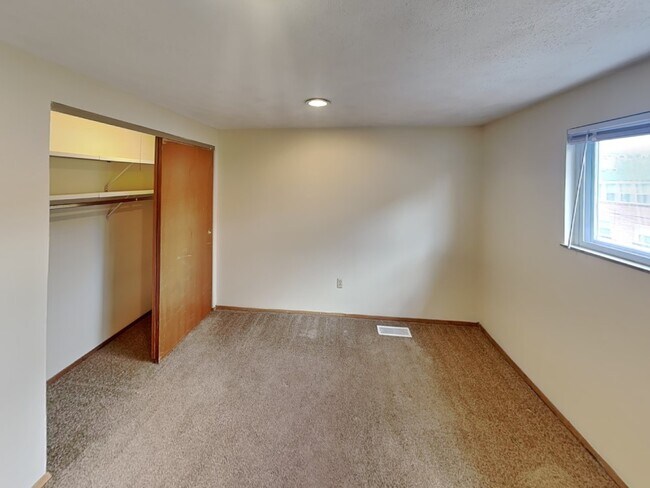 Building Photo - 94 E 18th Ave