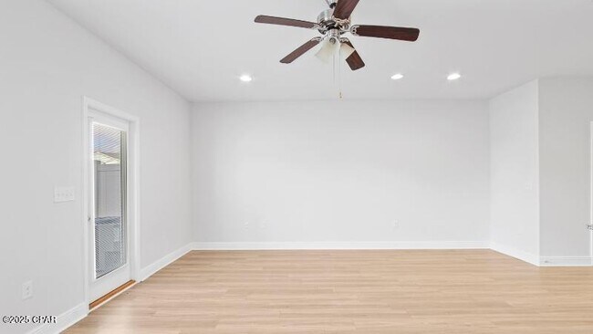 Building Photo - 7479 Shadow Lake Dr