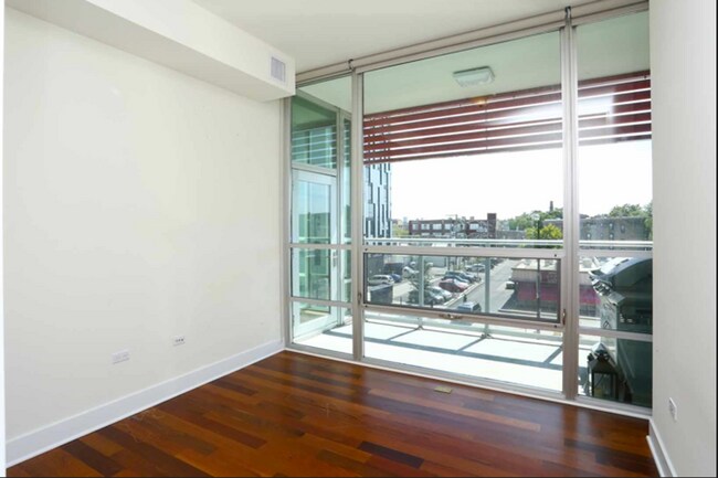 Building Photo - Heart of Wicker Park: CONDO-QUALITY 3-BED, 2-BATH | PETS OK | PARKING