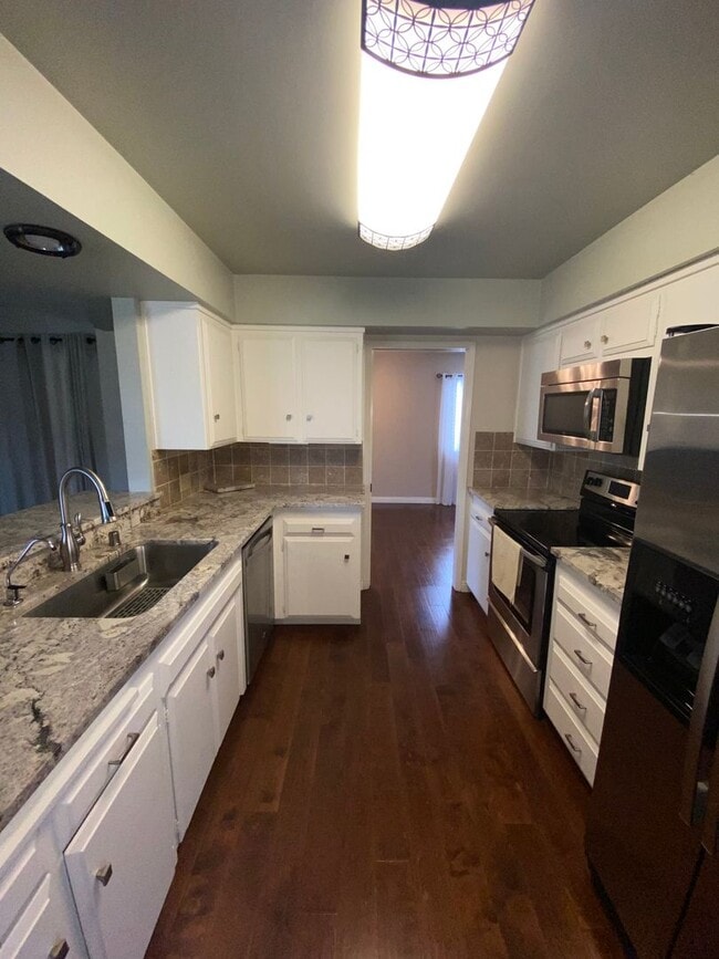 Building Photo - 55 and OLDER KERN CITY 2 BED UPDATED HOME