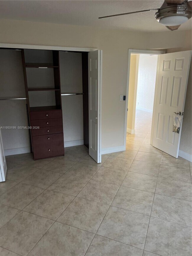 Building Photo - 3923 NE 166th St