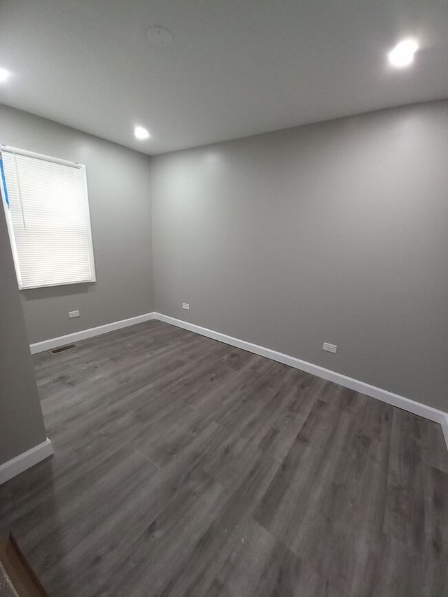 Building Photo - Beautifully Updated 2-Bedroom Home in East Chicago