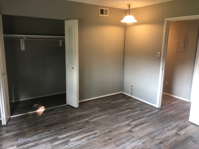 Large closets - 2325 SW Briarwood Plz