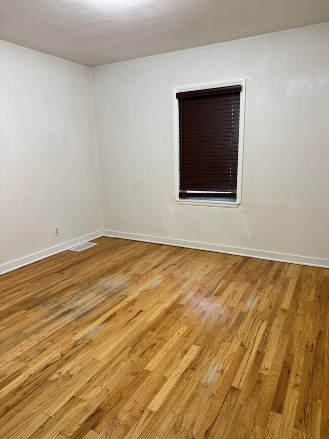Building Photo - 2137 Wespark Ave