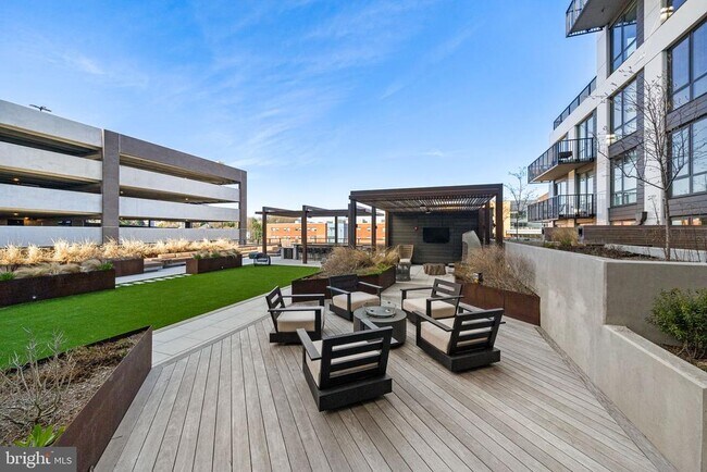 Building Photo - 255 W Falls Station Blvd