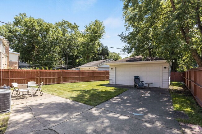 Building Photo - 47 Hackberry Ln